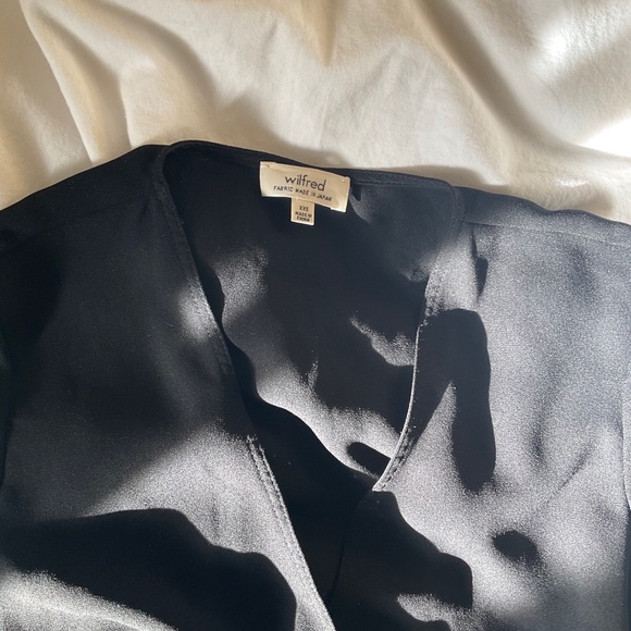 Aritzia mini wrap dress - Picture 3 of 4